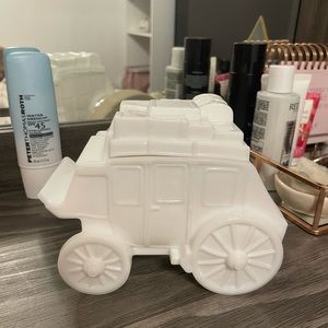 Milk glass stagecoach